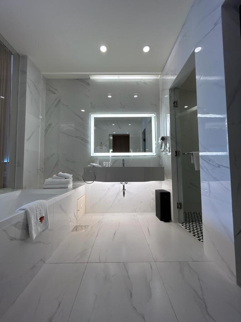 Hotel Saint Georges Beirut Al Marfa' 외부 사진